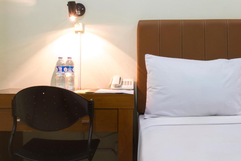 House Of Arsonia Tulip Hotel Jakarta Room photo